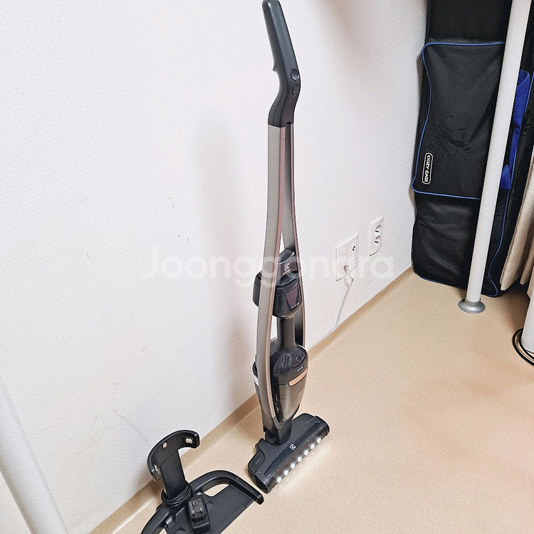 일렉트로룩스 퓨어Q9 무선청소기 새배터리 스틱+핸디형--1