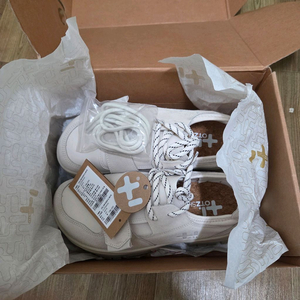 오찌 하이스웨이드 3300 화이트 / 270 사이즈