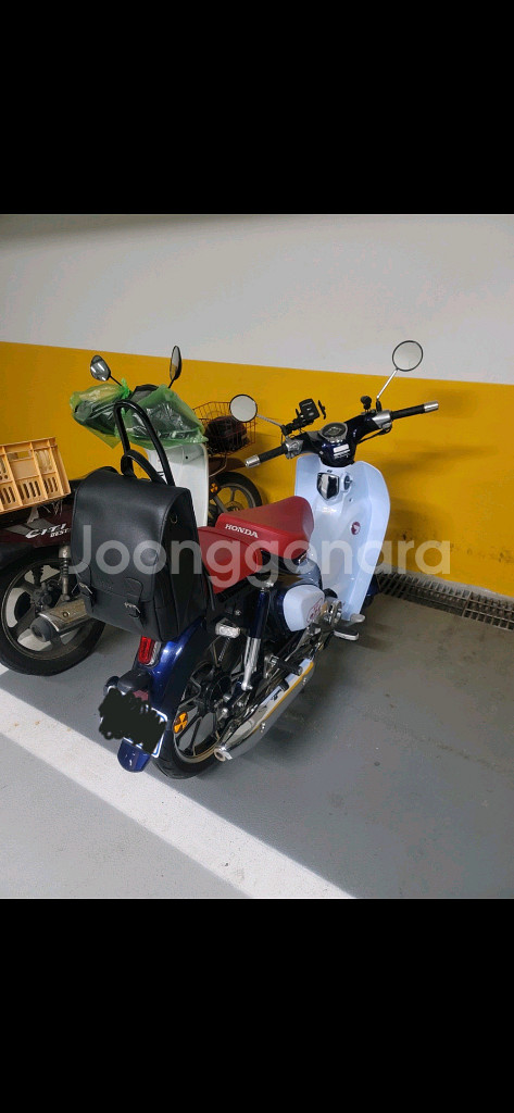 상태좋은 2022년식 혼다 C125 흰색+파란색 팝니다--3