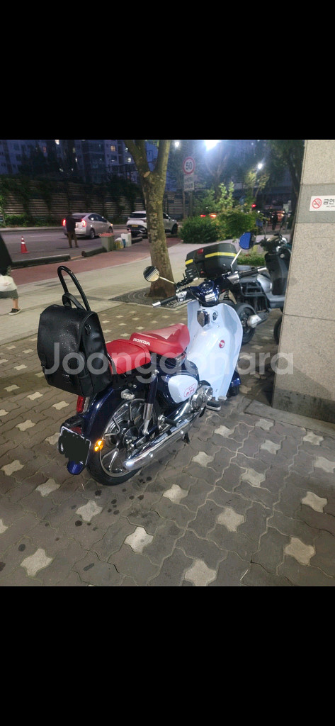 상태좋은 2022년식 혼다 C125 흰색+파란색 팝니다--0
