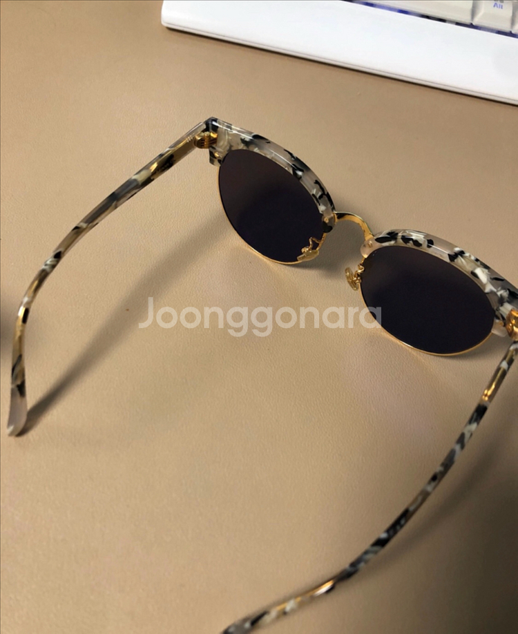 여성 공효진 젠틀몬스터 선글라스--1