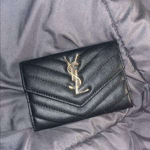 입생로랑 중지갑