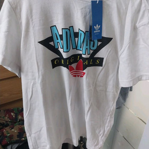 정품 아디다스 오리지널 트레포일 티셔츠 100