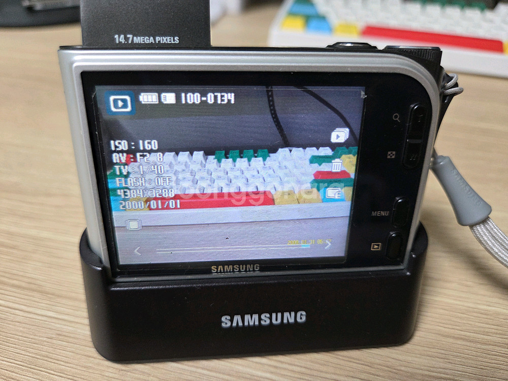 삼성 nv100hd 디지털카메라 팝니다.--1