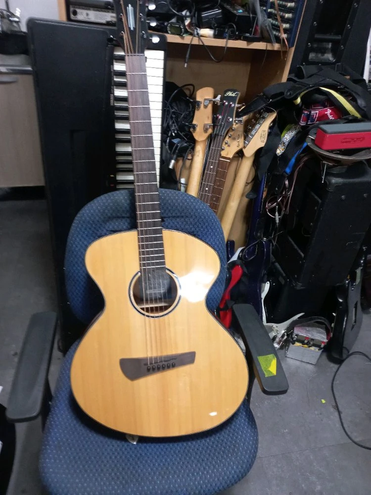 코로나 AP 100EQ 통기타 이미지