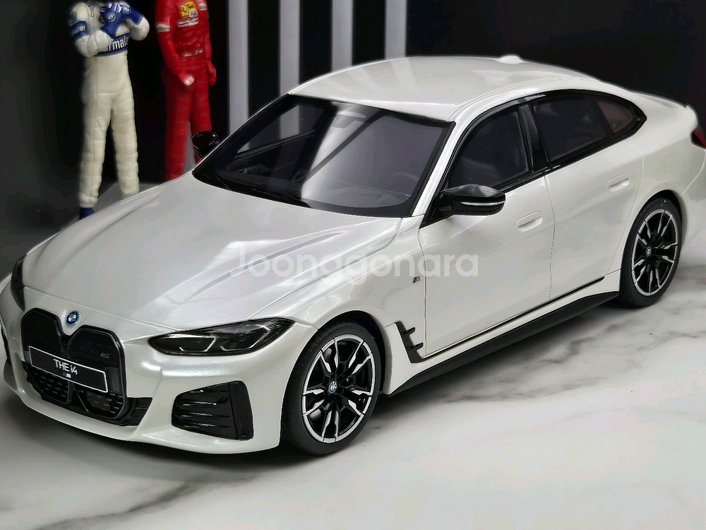1:18 1/18 오또 BMW i40M 팝니다.--1