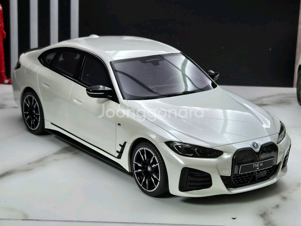 1:18 1/18 오또 BMW i40M 팝니다.--0