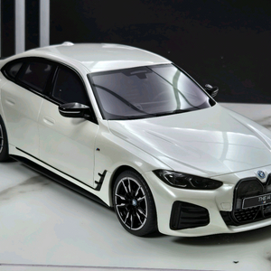 1:18 1/18 오또 BMW i40M 팝니다.