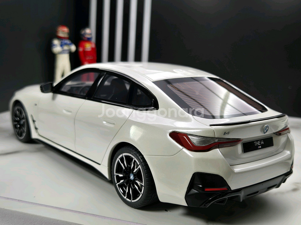 1:18 1/18 오또 BMW i40M 팝니다.--2