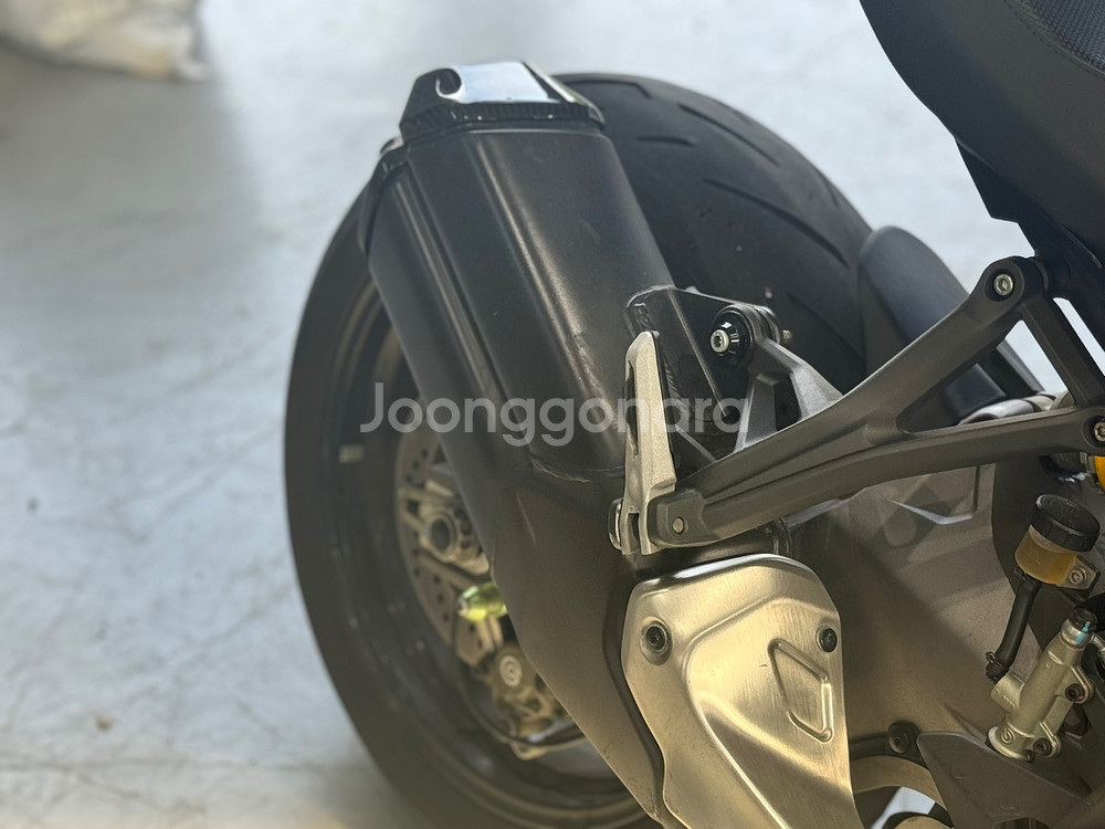 두가티 몬스터 821 19년식 2만KM 순정차량 판매중--8