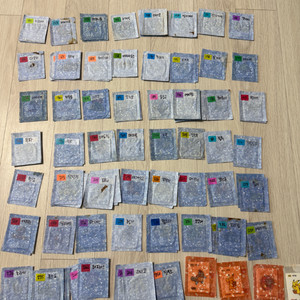 포켓몬스터 포켓몬빵 2세대 띠부띠부씰 스티커 판매해요.