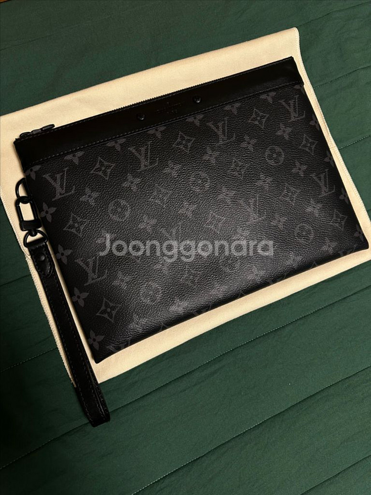 루이비통 포쉐트 투 고 모노그램 이클립스 블랙 M815--0