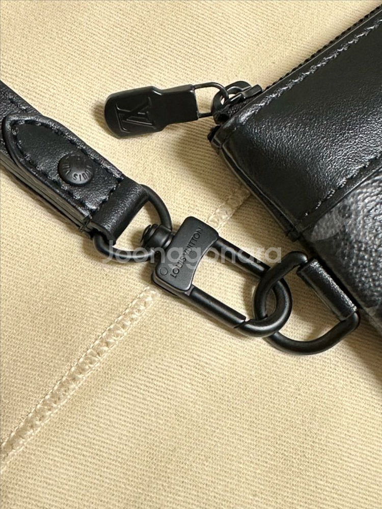 루이비통 포쉐트 투 고 모노그램 이클립스 블랙 M815--2