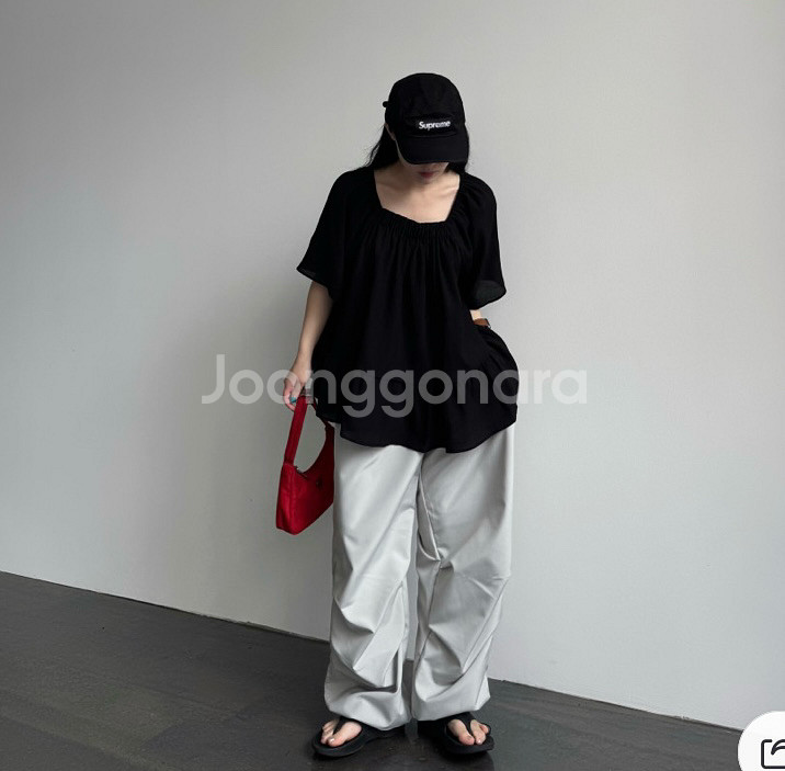 (새제품) 모네 스퀘어 블라우스--1