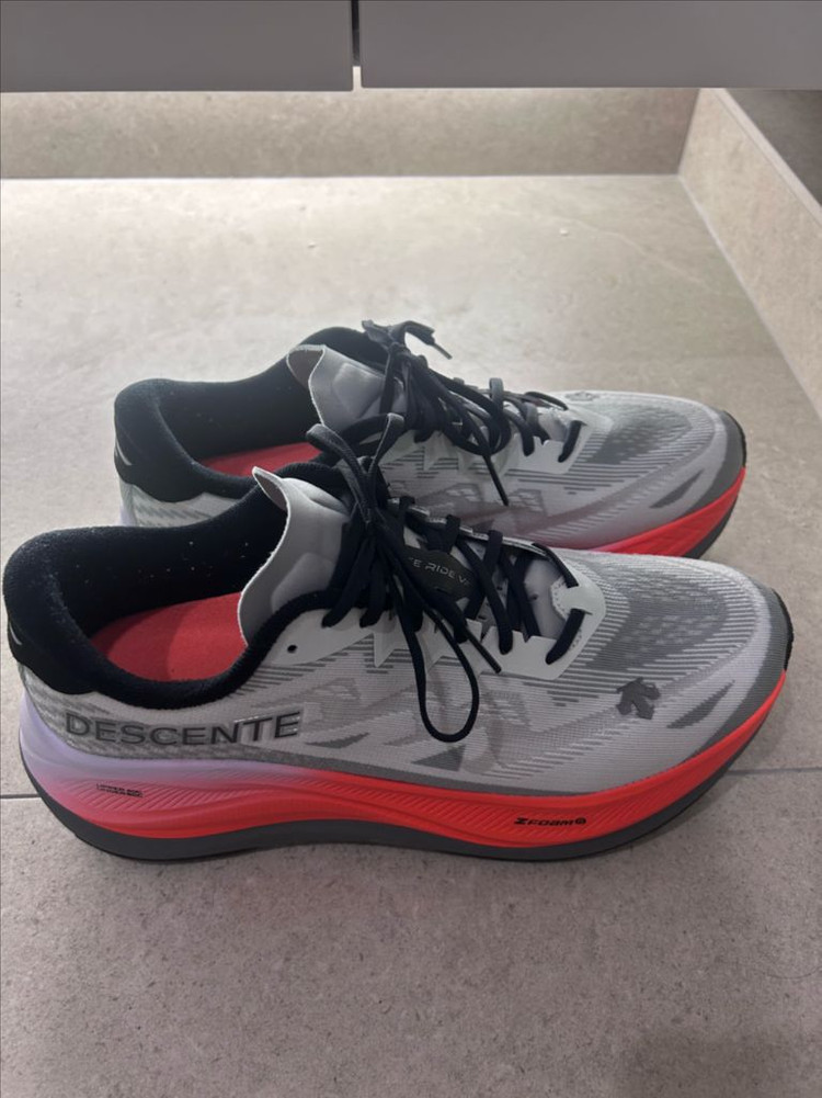 데상트 러닝화 에너자이트 라이드 V2 275mm 이미지