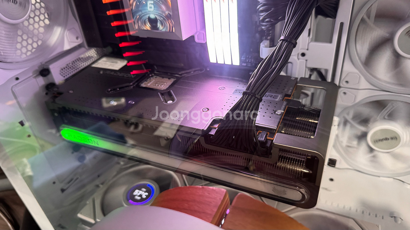 사파이어 라데온 RX 7900 XTX Nitro 24G--1