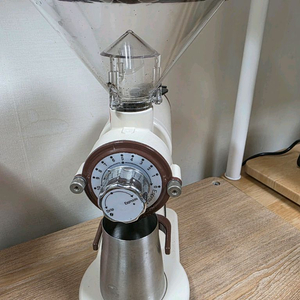 어바닉 커피 전동그라인더 이미지