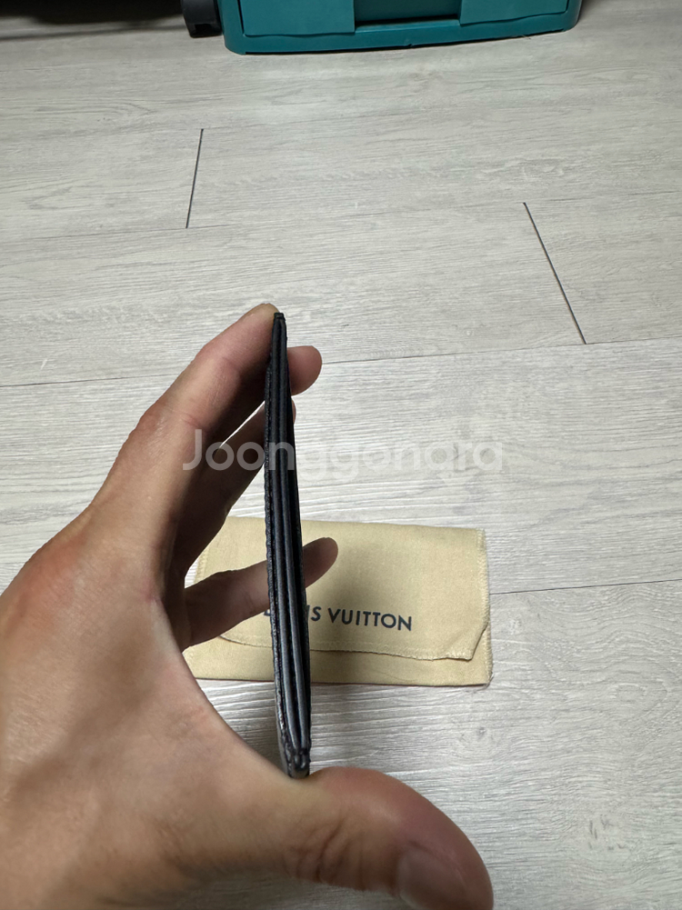 루이비통 애피 카드지갑 블랙 팝니다.--2