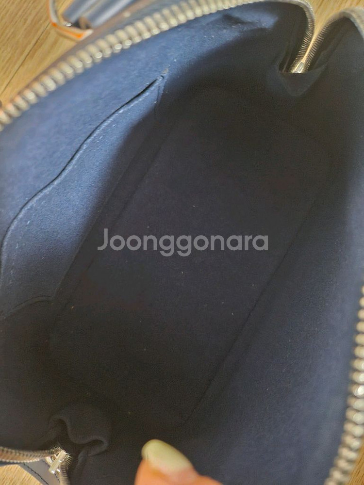 루이비통 알마 BB 에피 네이비--5