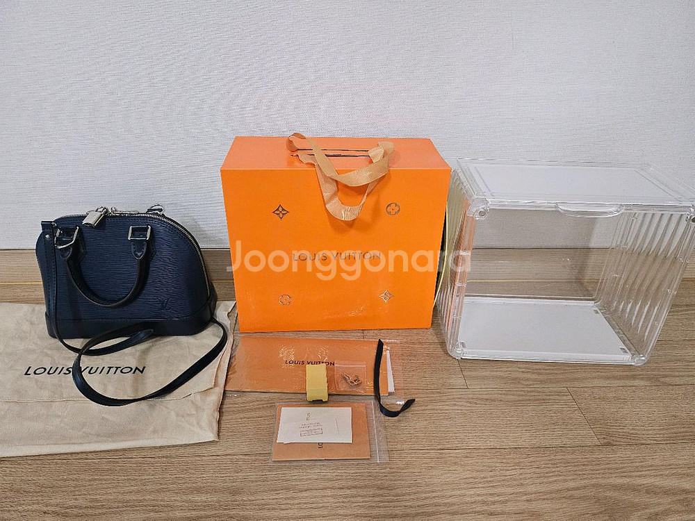 루이비통 알마 BB 에피 네이비--8