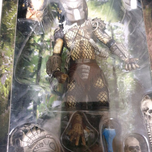 네카 프레데터 피규어 판매해요