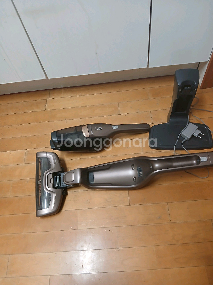 <부품용>일렉트로룩스 핸디스틱청소기 ZB3316AK--2