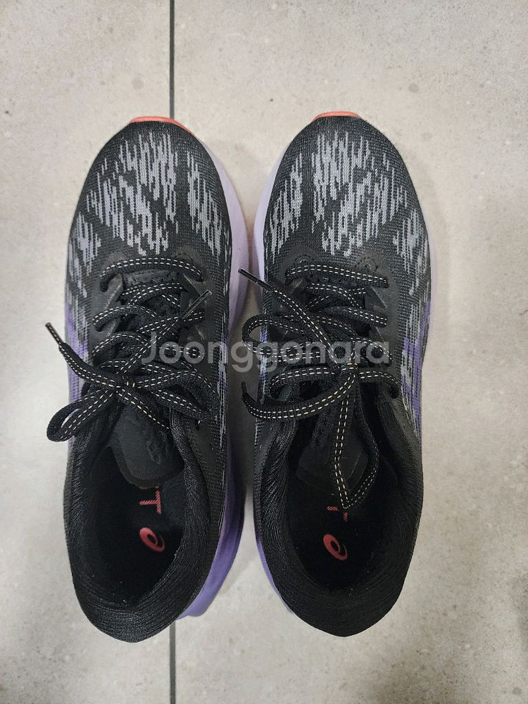 아식스 노바블라스트3 235 팝니다--0