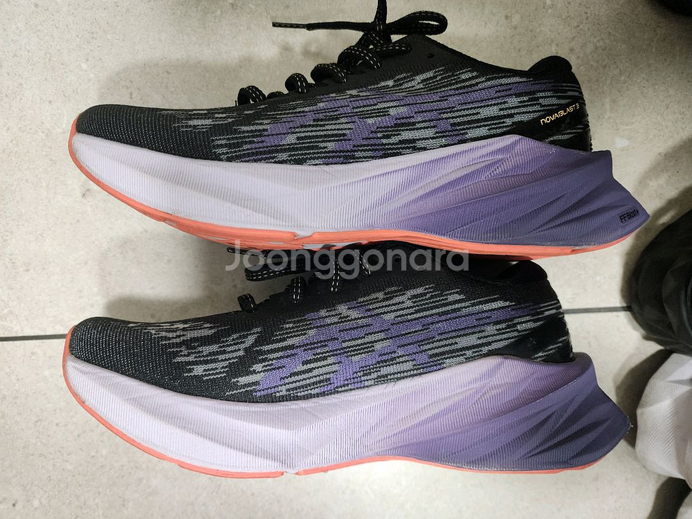 아식스 노바블라스트3 235 팝니다--1