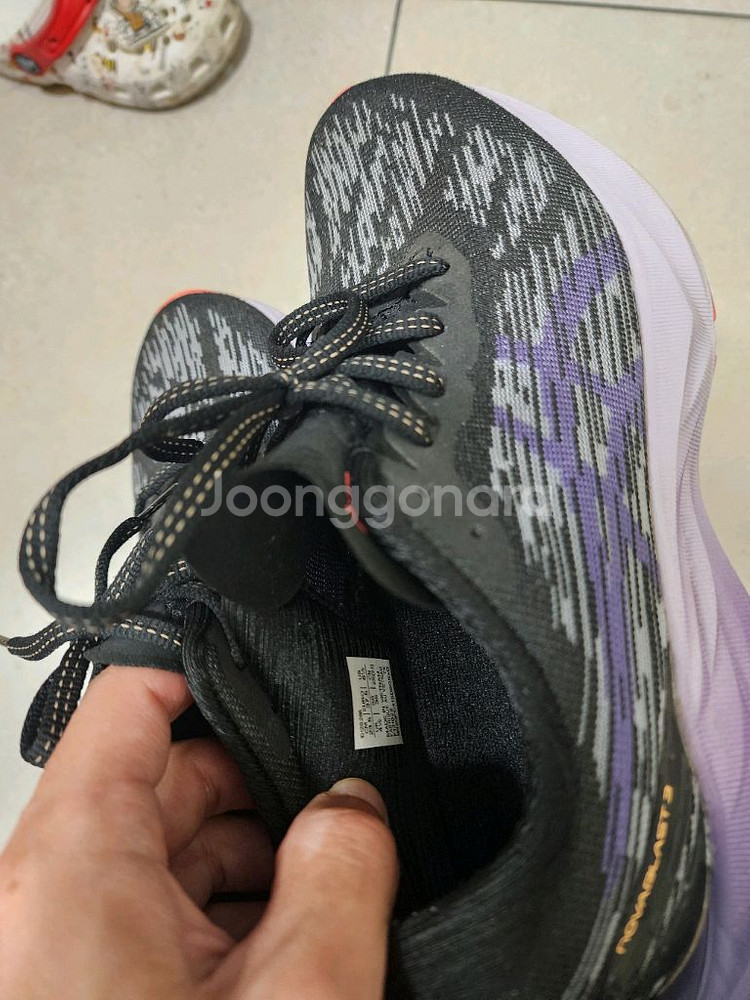 아식스 노바블라스트3 235 팝니다--4