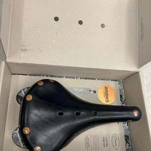 브룩스 안장 (황동리벳) 블랙