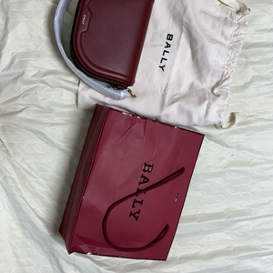 BALLY 코드 플랩 가죽 크로스 바디 백