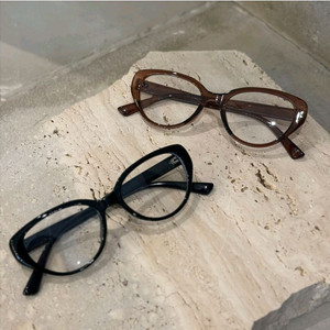 캣츠아이 뿔테 안경 브라운