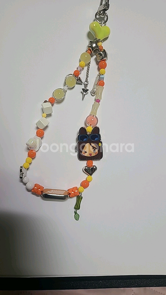 에이스테 말레이시아 한정판 핸드폰 키링(현아)--0