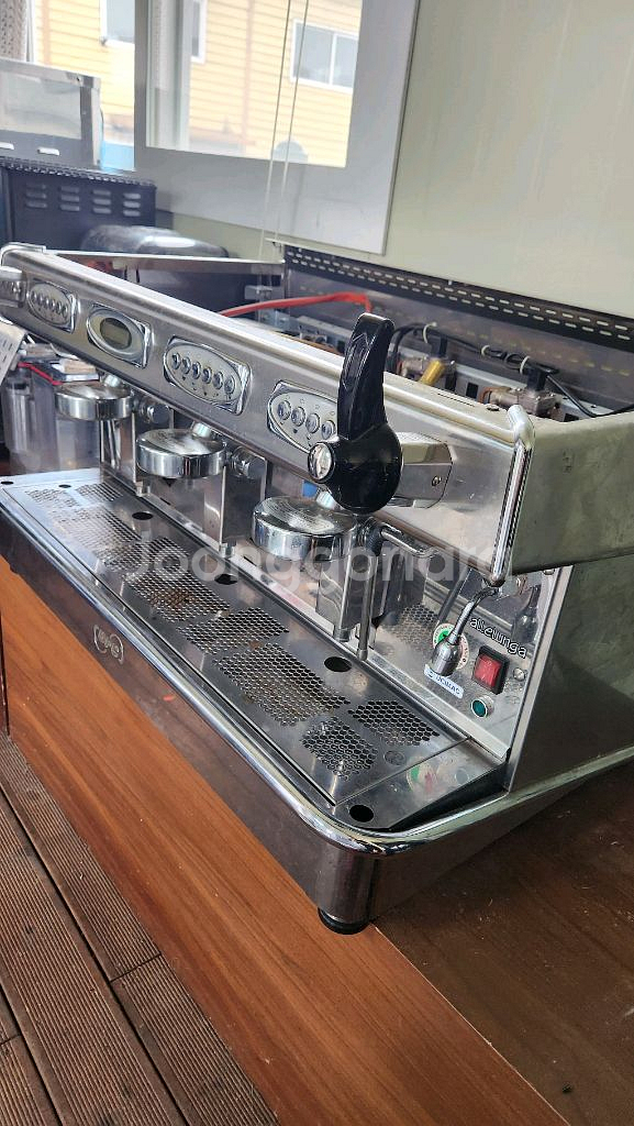 BFC 발레룬가 V2 커피머신 3그룹--1