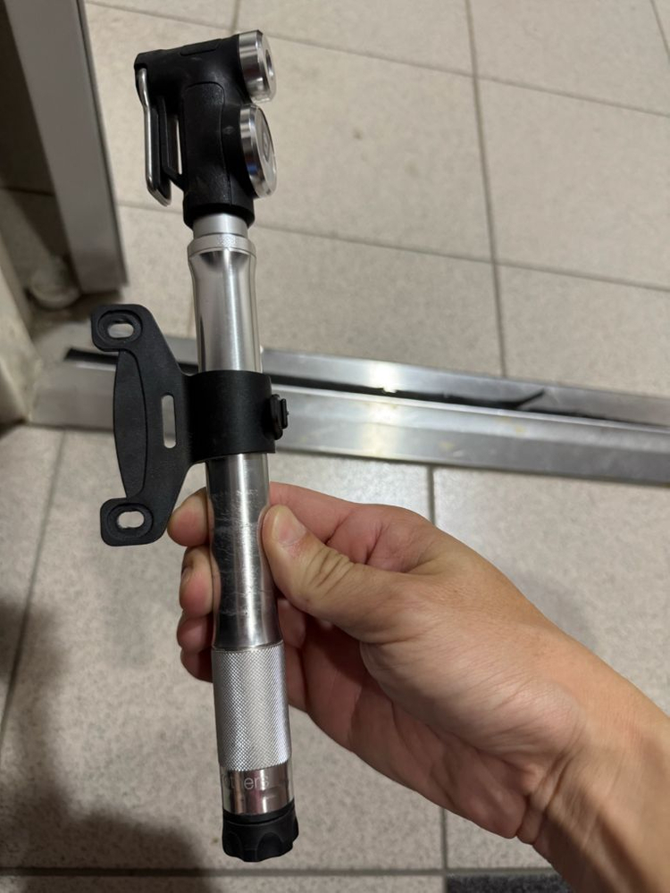 크랭크브라더스 휴대용 자전거 펌프 판매합니다. 이미지