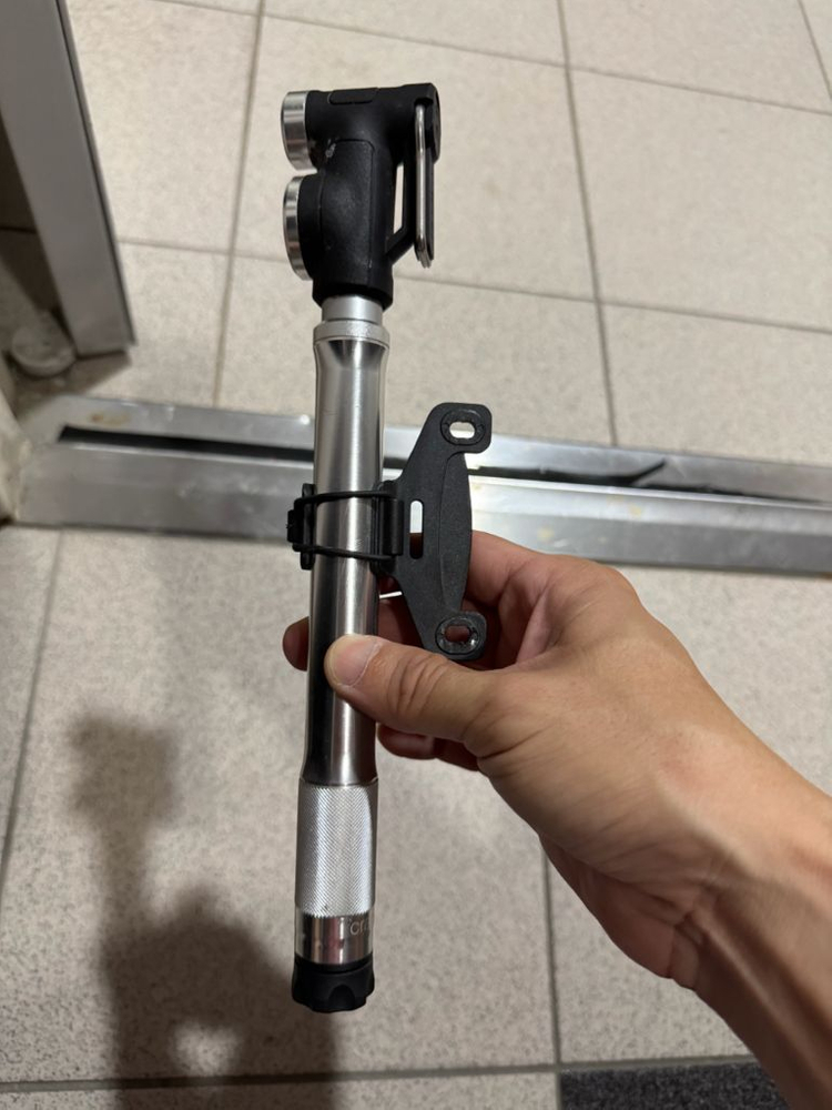 크랭크브라더스 휴대용 자전거 펌프 판매합니다. 이미지