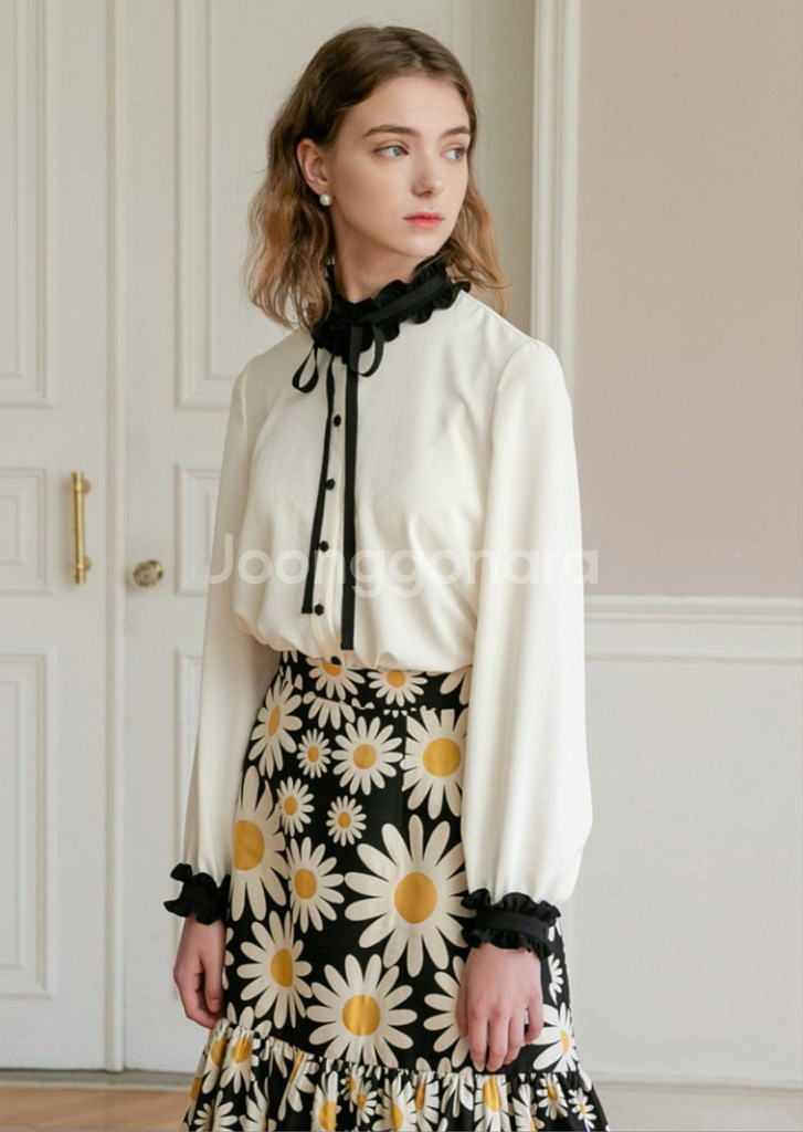 앤디앤댑 프릴넥 블라우스 55사이즈--0