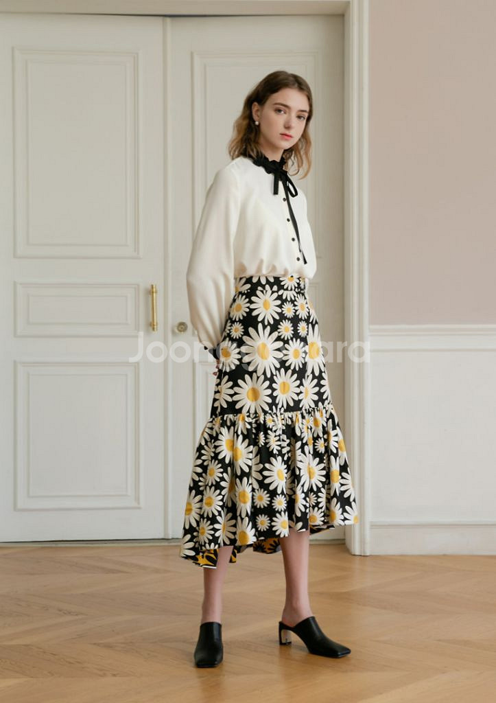 앤디앤댑 프릴넥 블라우스 55사이즈--1