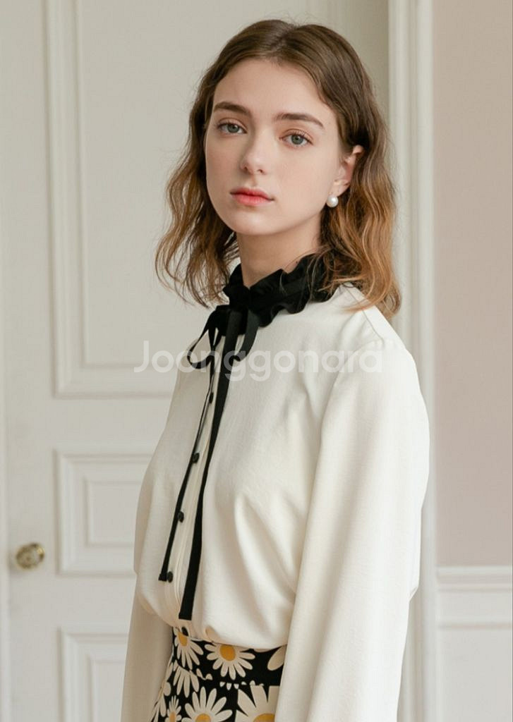 앤디앤댑 프릴넥 블라우스 55사이즈--4