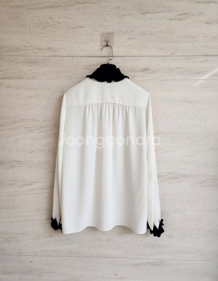 앤디앤댑 프릴넥 블라우스 55사이즈--7