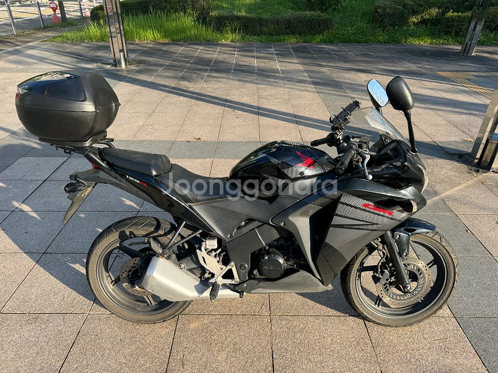 혼다 cbr125 17년형 블랙컬러 판매합니다--1