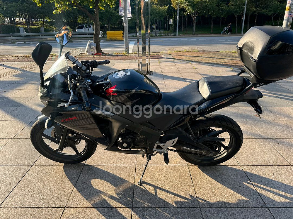 혼다 cbr125 17년형 블랙컬러 판매합니다--2