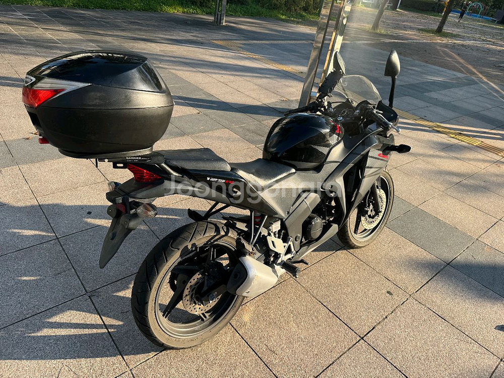 혼다 cbr125 17년형 블랙컬러 판매합니다--3