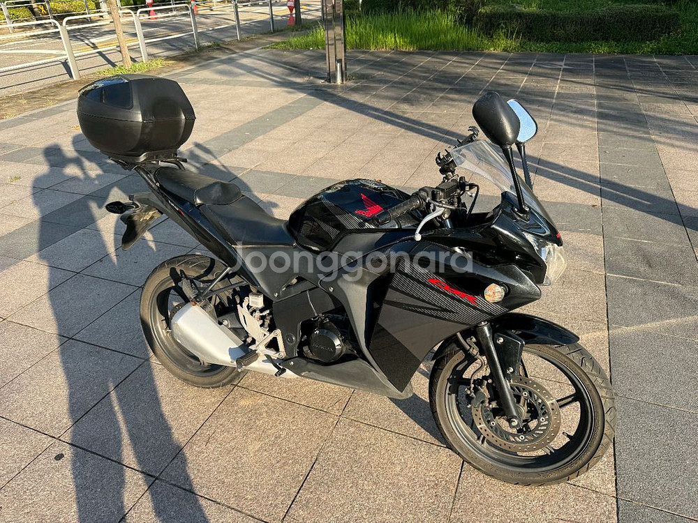 혼다 cbr125 17년형 블랙컬러 판매합니다--0