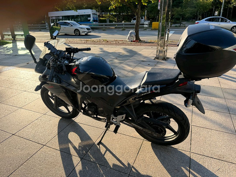 혼다 cbr125 17년형 블랙컬러 판매합니다--5