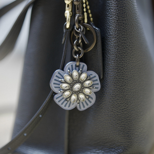 코치 가방 POLISHED PEBBLE LEATHER