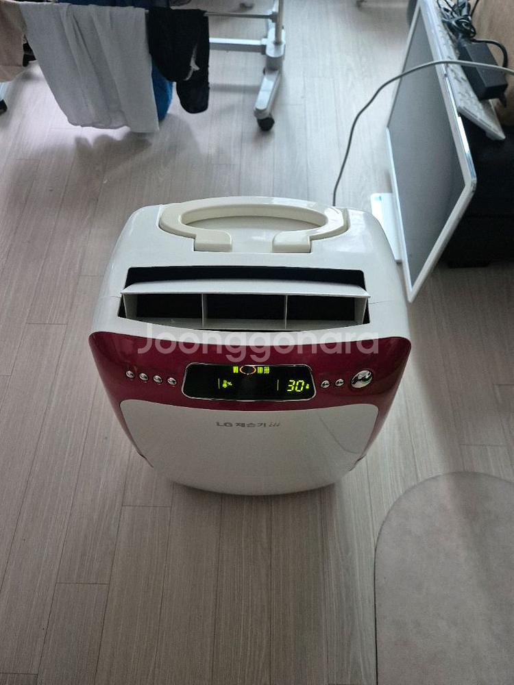 LG 휘센 제습기 10L 깨끗하고 제습 잘됩니다--1