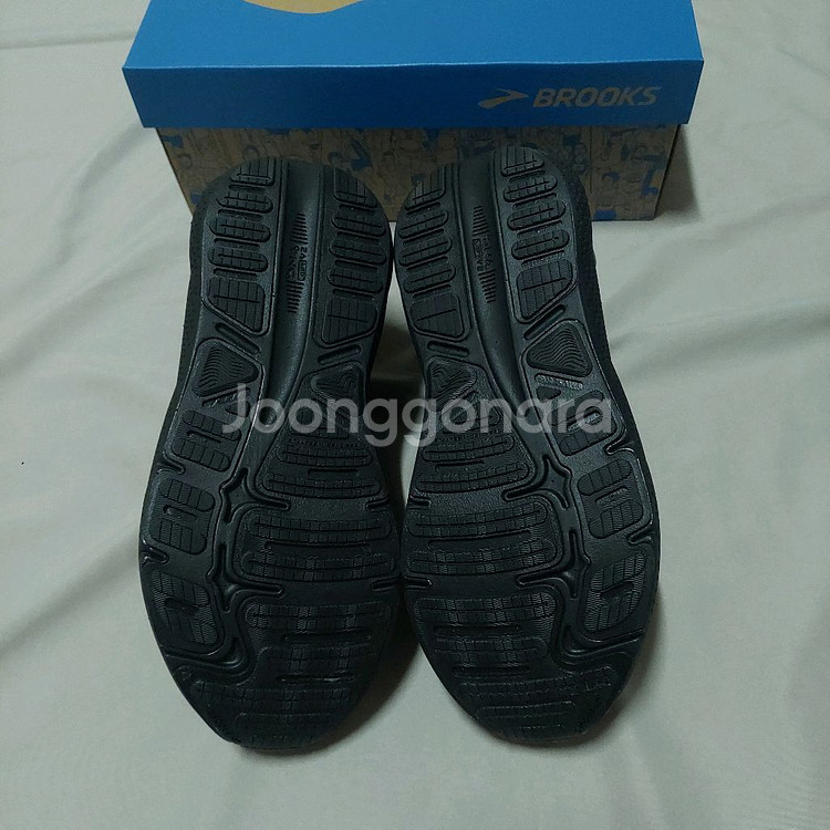 브룩스 남성 런닝화 고스트 맥스 2종 새것 255 팝니--8