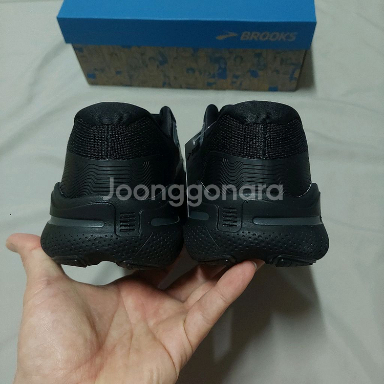 브룩스 남성 런닝화 고스트 맥스 2종 새것 255 팝니--7