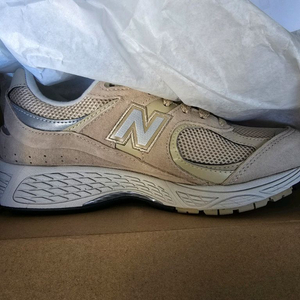 뉴발란스 2002R2 270새상품급처